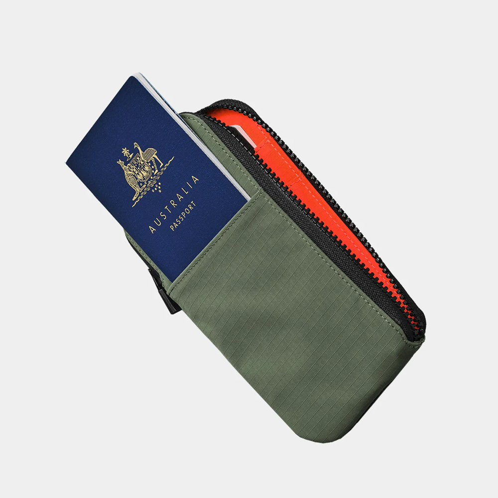 Alpaka Zip Travel Wallet