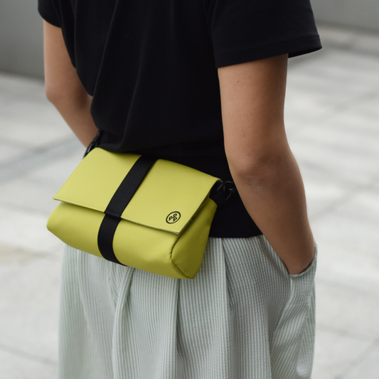 Kiwee | Fasten & Go | Triangle Sling Bag Mini