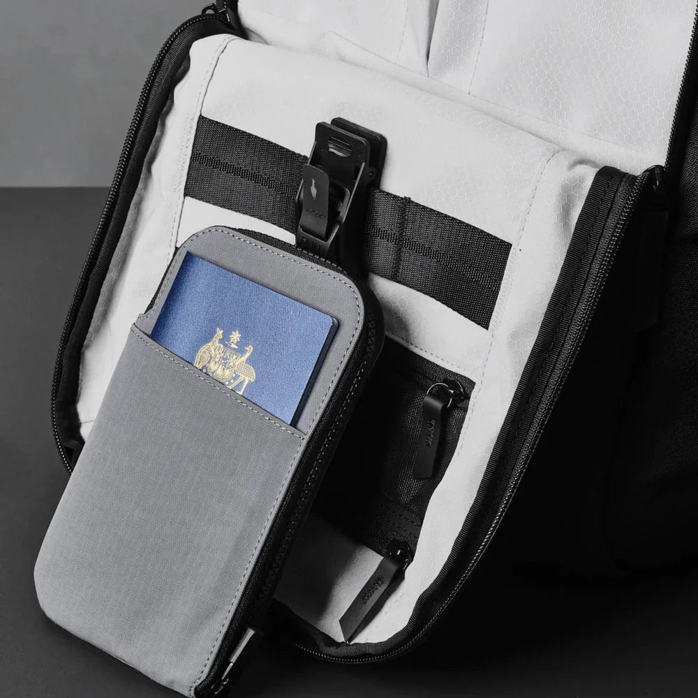 Alpaka Zip Travel Wallet