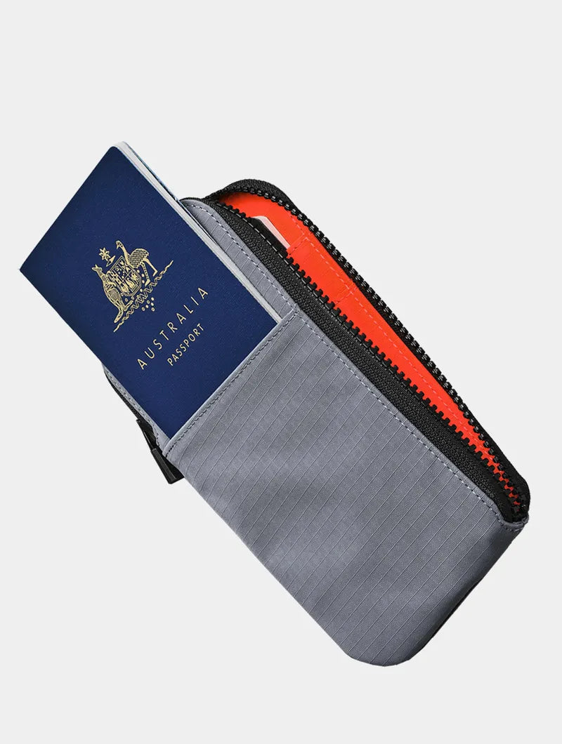 Alpaka Zip Travel Wallet