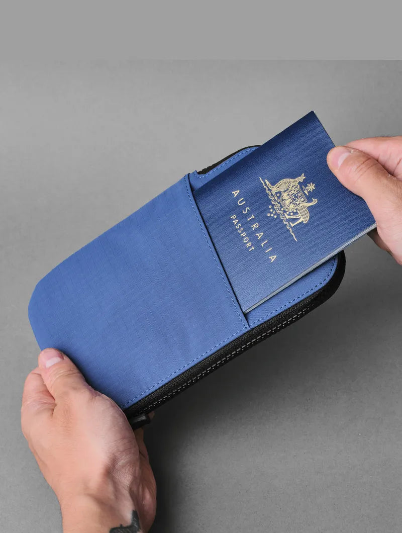 Alpaka Zip Travel Wallet