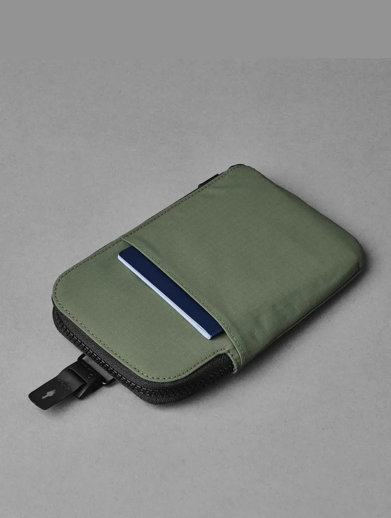 Alpaka Zip Travel Wallet